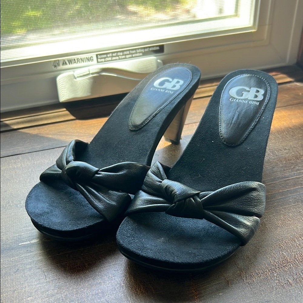 Gianni Bini Y2K Leather Knotted Kitten Heels Size 6.5